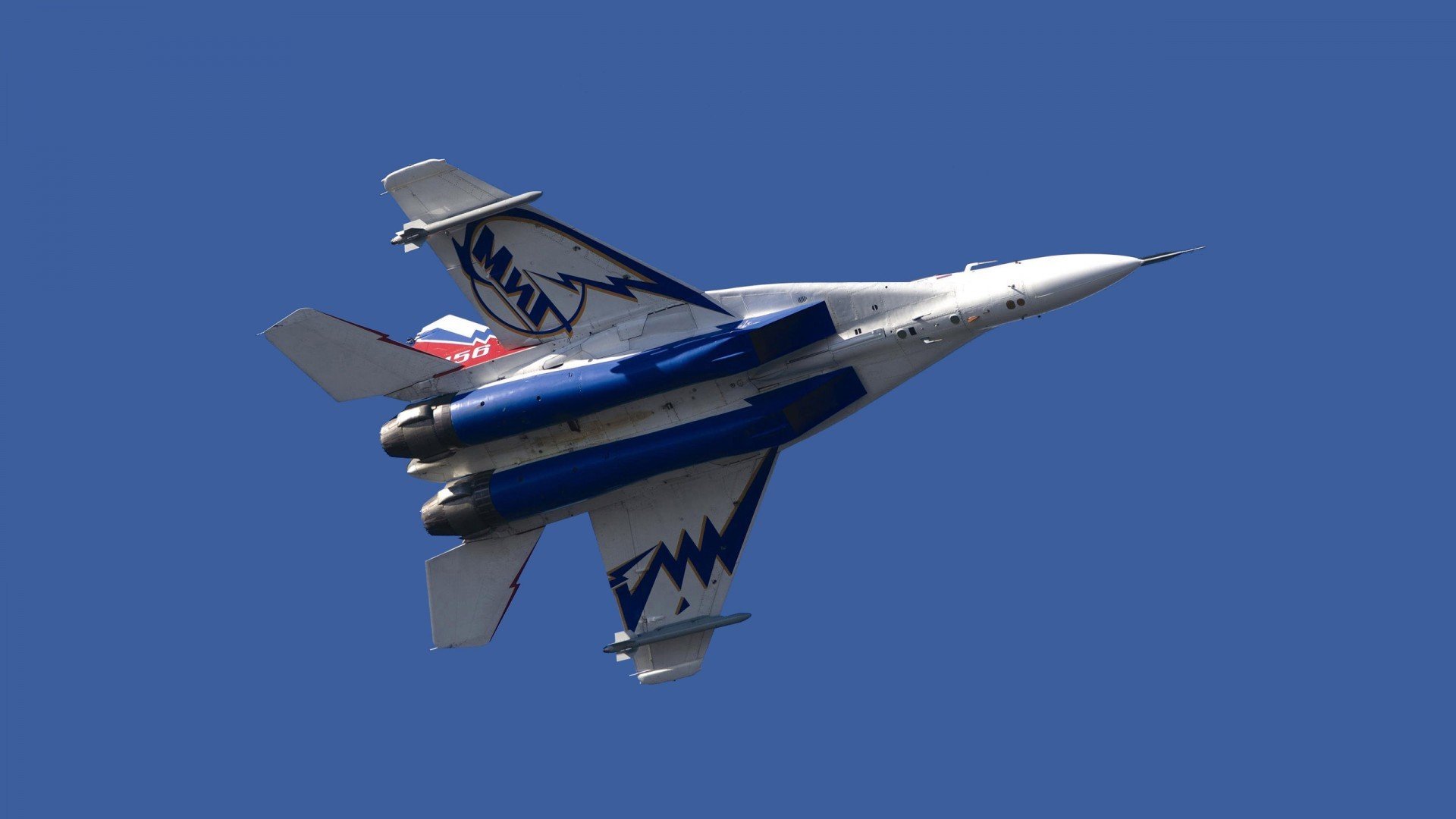 五大联赛比赛中是否越来越多采用双边路突破战术,双边路体系