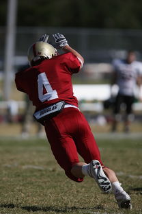 爱游戏在线登录入口-球队是否通过边路连续推进撕裂密集防守线路