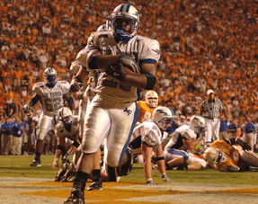 AYX GAMING-中国足球国家队体能训练方法引进国际先进理念，国足的体能